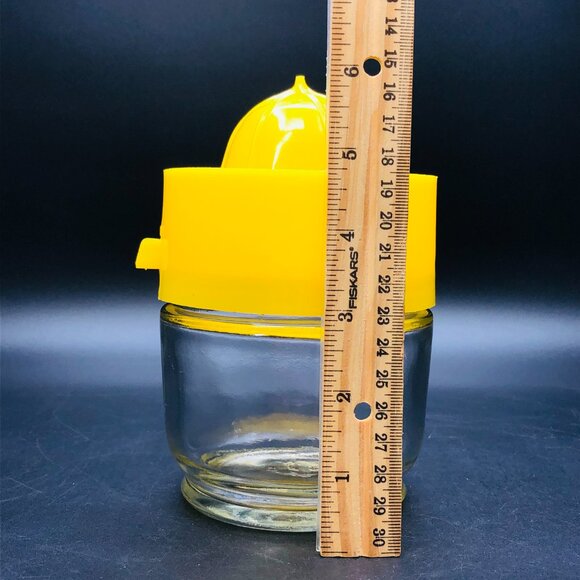 Vintage 70s GEMCO Yellow Citrus Juicer: Glass Jar - Manual Reamer Juice Press - Picture 13 of 13